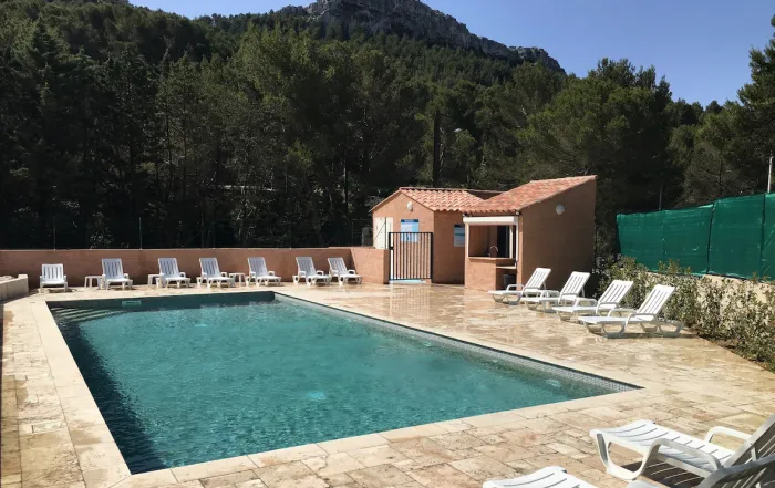 Camping - Roquefort-la-Bédoule - Provence-Alpes-Côte d'Azur - Aux portes de Cassis