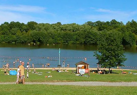 Camping - Vieure - Auvergne - Base de Loisirs de la Borde