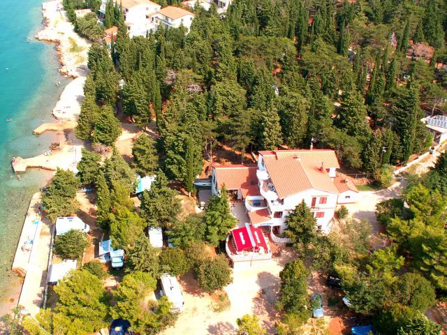 Camping - Starigrad - Dalmatie - Camping Plantaza