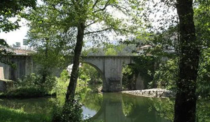 Camping - Santa Ovaia - Centro - Camping Ponte das Três Entradas