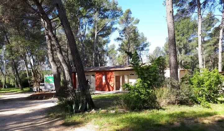 Camping - Aubagne - Provence-Alpes-Côte d'Azur - Youcamp Village