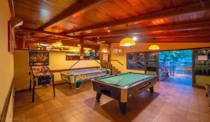 Camping - Estartit - Costa Brava - Castell Montgri