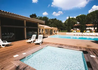 Camping - Gréoux-les-Bains - Provence-Alpes-Côte d'Azur - Chateau Laval