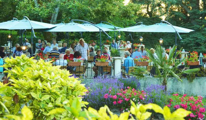 Camping - Carlucet - Midi-Pyrénées - Château de Lacomté Country Club