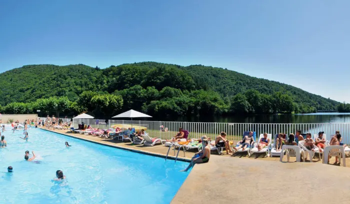 Camping - Argentat - Limousin - Château du Gibanel