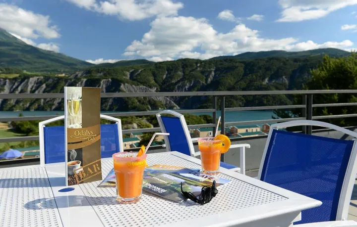 Camping - Le Lauzet-Ubaye - Provence-Alpes-Côte d'Azur - Domaine Résidentiel de plein air Les Berges du Lac