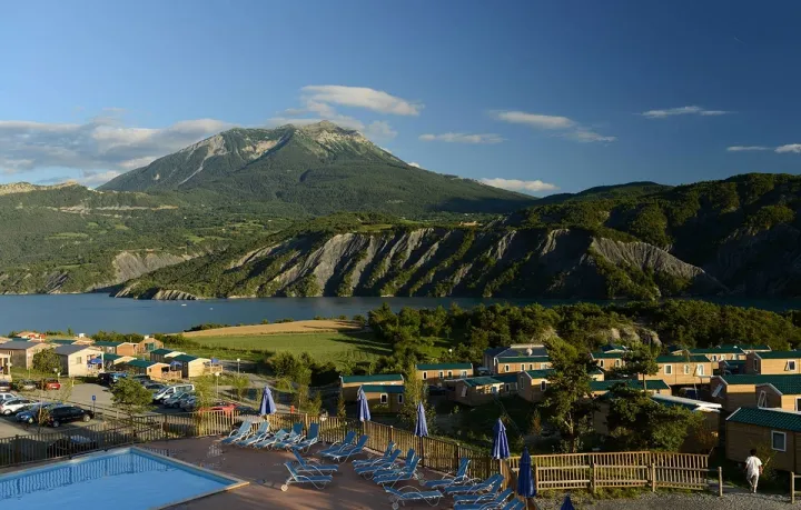 Camping - Le Lauzet-Ubaye - Provence-Alpes-Côte d'Azur - Domaine Résidentiel de plein air Les Berges du Lac