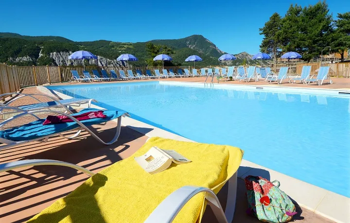 Camping - Le Lauzet-Ubaye - Provence-Alpes-Côte d'Azur - Domaine Résidentiel de plein air Les Berges du Lac