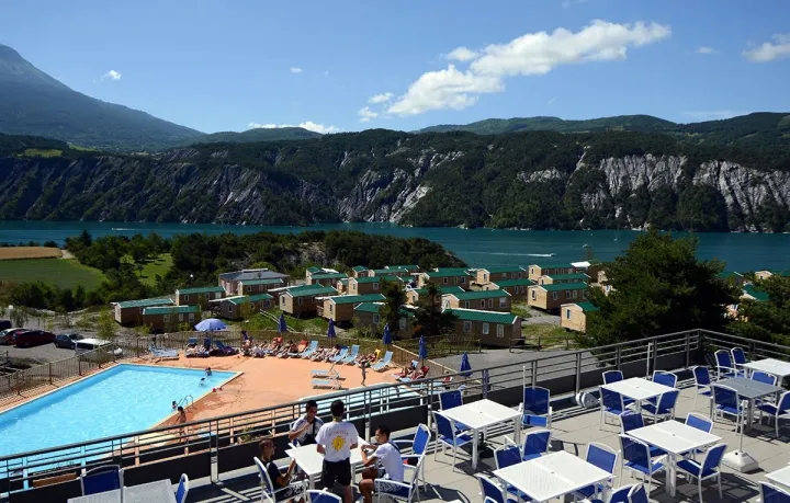 Camping - Le Lauzet-Ubaye - Provence-Alpes-Côte d'Azur - Domaine Résidentiel de plein air Les Berges du Lac
