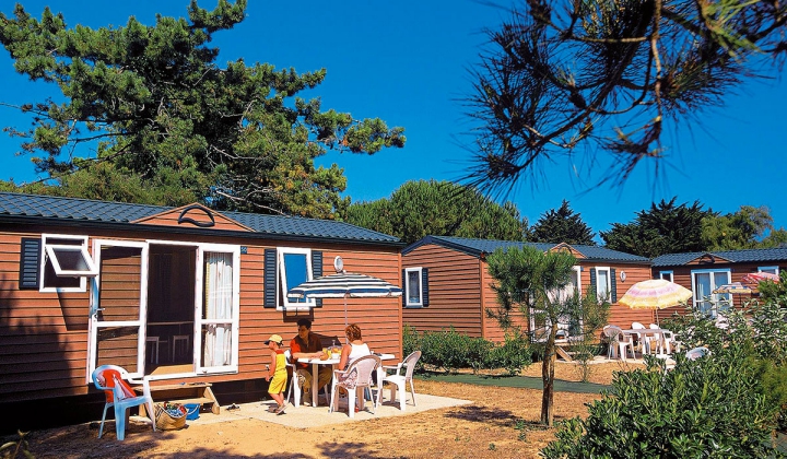 Camping - Domaine Résidentiel de plein-air Les Tamarins - Le Bois-Plage-en-Ré - Poitou-Charentes - France Camping - Domaine Résidentiel de plein-air Les Tamarins - Le Bois-Plage-en-Ré - Poitou-Charentes - France