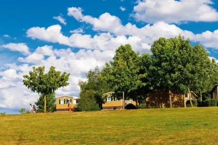 Camping - Le Monastère - Midi-Pyrénées - Domaine de Combelles