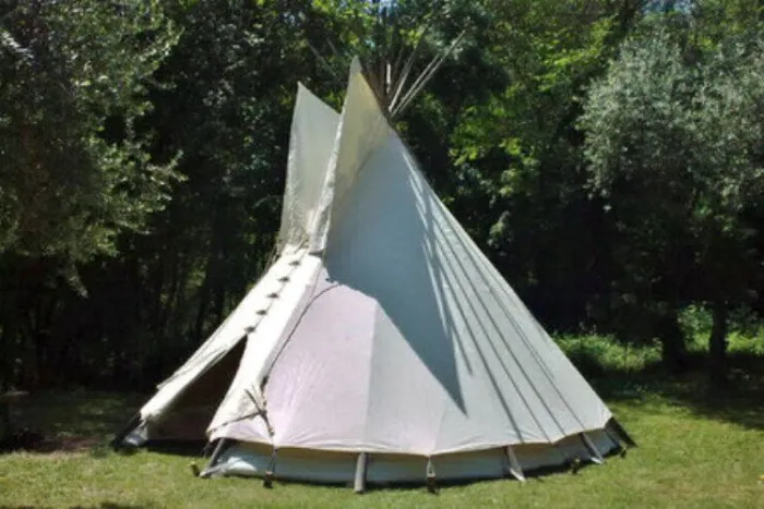 Camping - Condat-en-Combraille - Auvergne - Domaine du Balbuzard
