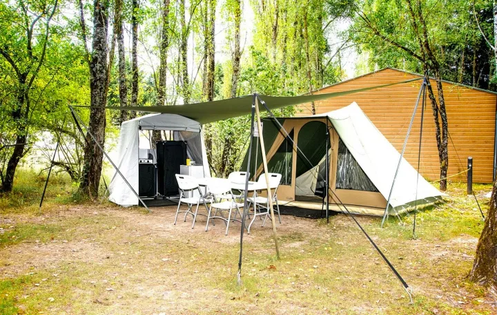 Camping - Collonges la Rouge - Limousin - Domaine du Coq Rouge - Domaine Naturiste