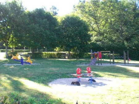 Camping - Saint-Gérons - Auvergne - Domaine du Lac