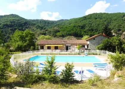 Camping - Vorey - Auvergne - Domaine du Pra de Mars