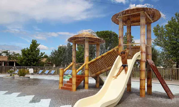 Camping - Villeneuve-lès-Avignon - Languedoc-Roussillon - L'île des Papes