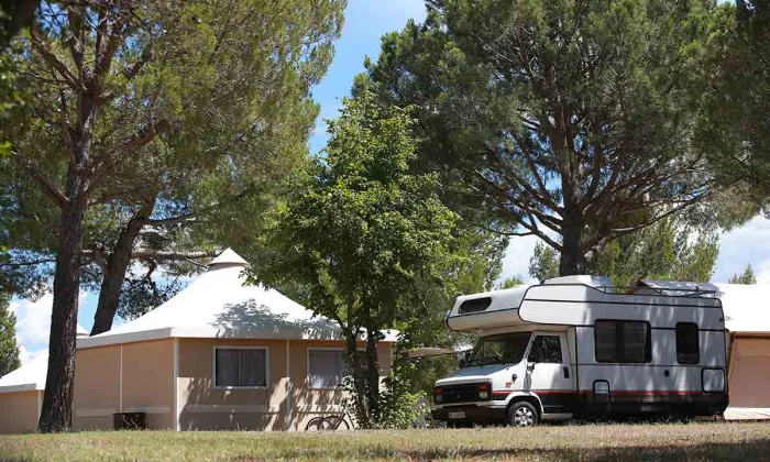 Camping - Villeneuve-lès-Avignon - Languedoc-Roussillon - L'île des Papes