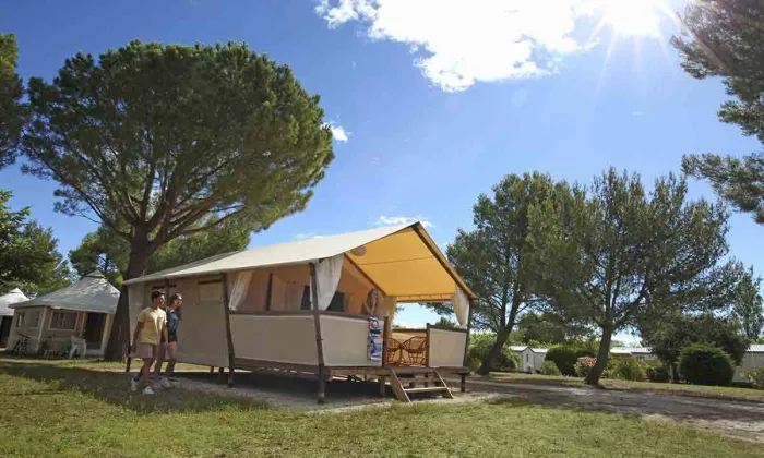 Camping - Villeneuve-lès-Avignon - Languedoc-Roussillon - L'île des Papes