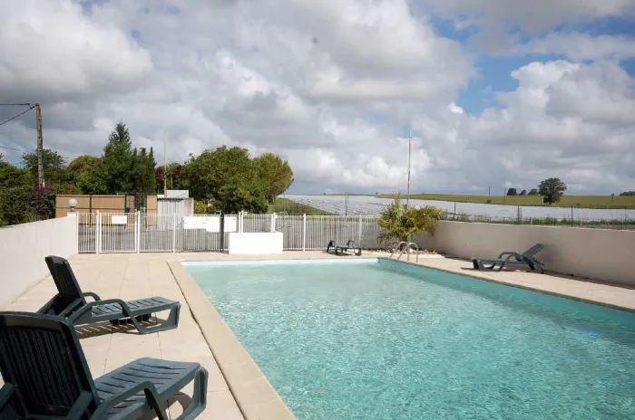 Camping - Arces - Poitou-Charentes - La Cle Des Champs