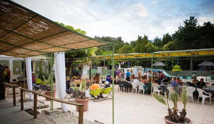 Camping - Valréas - Provence-Alpes-Côte d'Azur - La Coronne