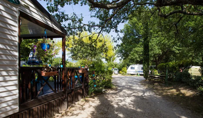 Camping - Valréas - Provence-Alpes-Côte d'Azur - La Coronne