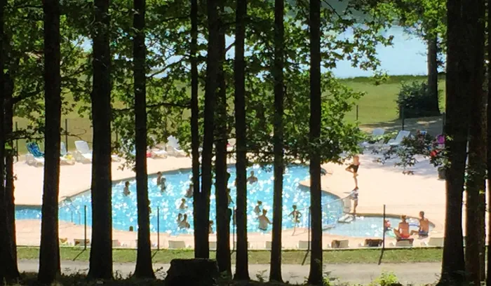 Camping - Saint-Gérons - Auvergne - La Plage du Garoustel