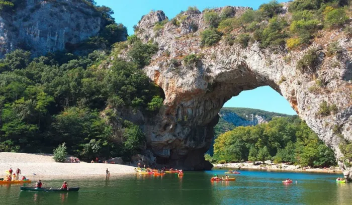 Camping - Salavas - Rhône-Alpes - Le Casque Roi