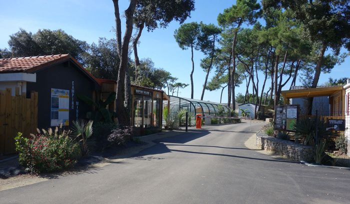 Camping Le Mindin background-poster