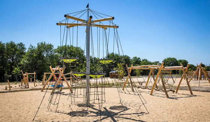 Camping - La Chapelle Hermier - Pays de Loire - Le Pin Parasol
