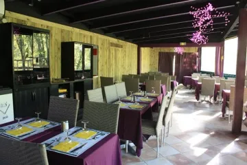 Camping - Saint-Privat-de-Champclos - Languedoc-Roussillon - Le Ran Du Chabrier