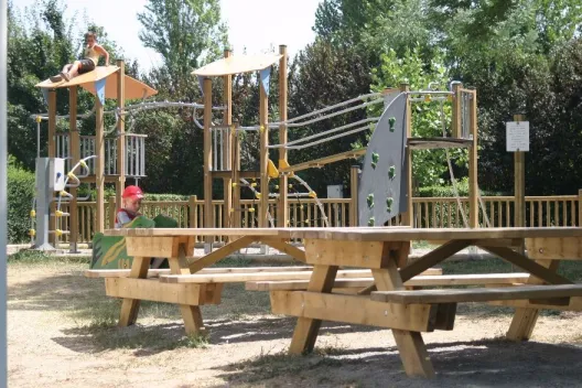 Camping - Bellerive-sur-Allier - Auvergne - Les Acacias