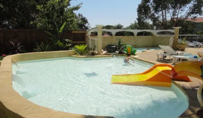 Camping - Fréjus - Provence-Alpes-Côte d'Azur - Les Acacias