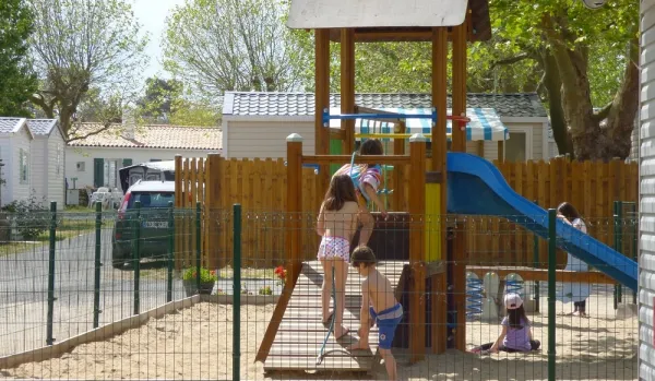 Camping - Rivedoux-Plage - Poitou-Charentes - Les Acacias