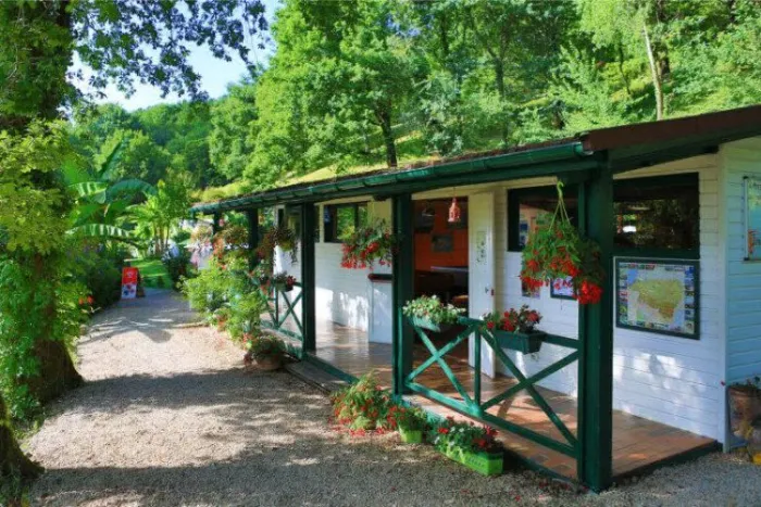 Camping - La Bastide Clairence - Aquitaine - Les Chalets De Pierretoun