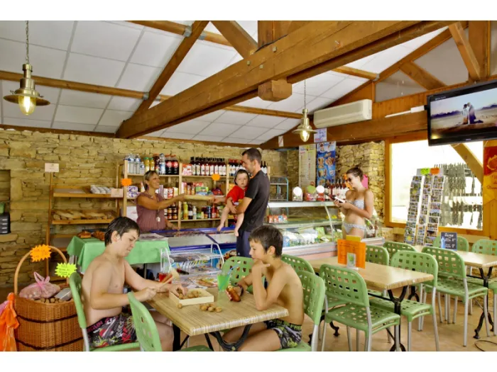 Camping - Calviac-en-Périgord - Aquitaine - Les Chênes Verts