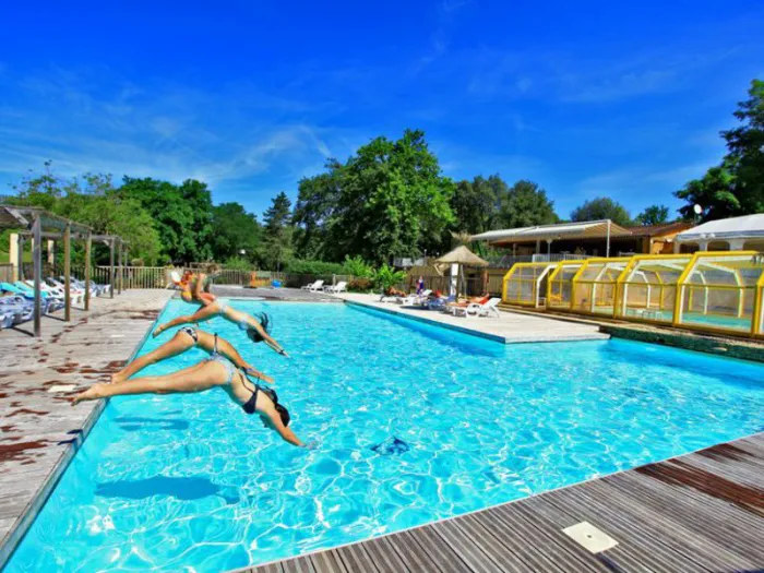 Camping - Calviac-en-Périgord - Aquitaine - Les Chênes Verts