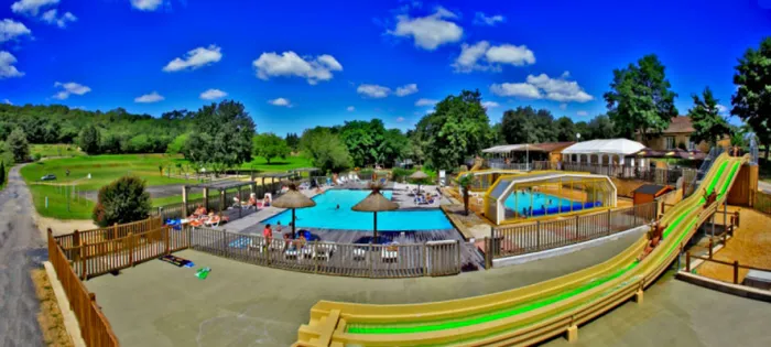 Camping - Calviac-en-Périgord - Aquitaine - Les Chênes Verts