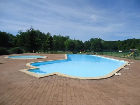 Camping - Sauxillanges - Auvergne - L'Eau Mère