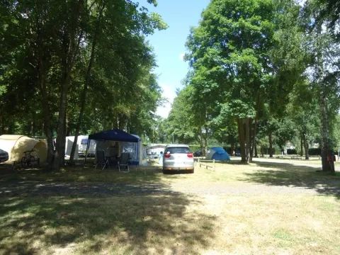Camping - Sauxillanges - Auvergne - L'Eau Mère