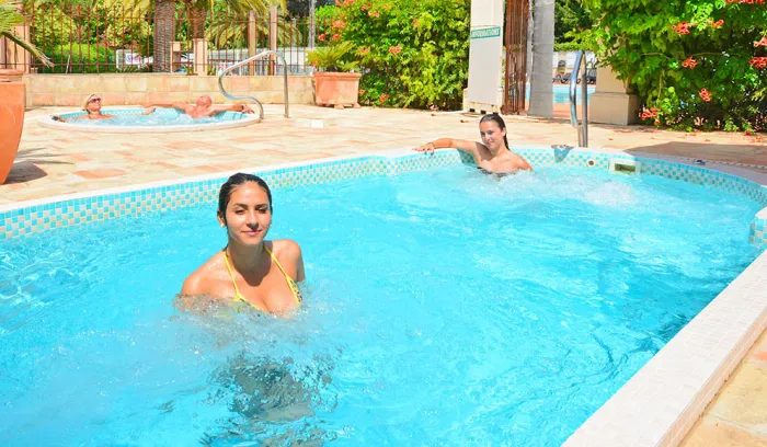 Camping - Roquebrune-sur Argens - Provence-Alpes-Côte d'Azur - Les Pêcheurs