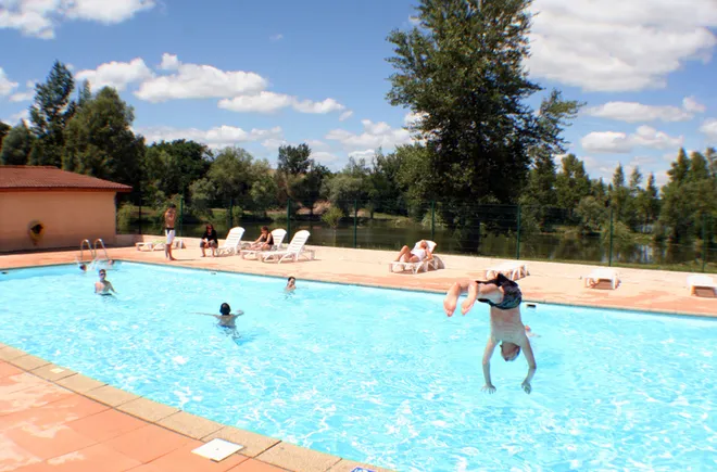 Camping - Pont-du-Château - Auvergne - Les Sablons