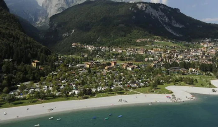 Camping - Molveno - Trentin-Haut-Adige - Spiaggia Lago di Molveno