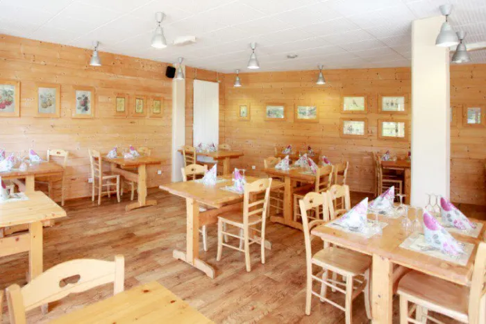 Camping - Uxelles - Franche-Comté - Village Club Les Crozats