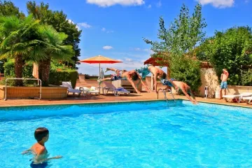 Camping - Peyrillac-et-Millac - Aquitaine - Au p'tit Bonheur