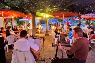 Camping - Peyrillac-et-Millac - Aquitaine - Au p'tit Bonheur