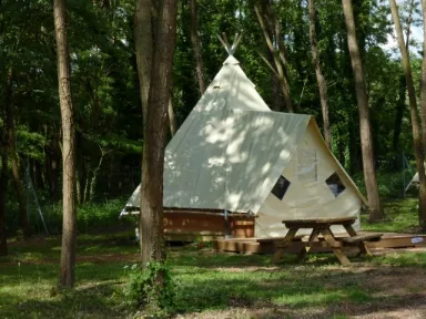 Camping - Cormoranche-sur-Saône - Rhône-Alpes - Base de Loisirs Cormoranche