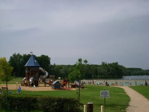 Camping - Cormoranche-sur-Saône - Rhône-Alpes - Base de Loisirs Cormoranche