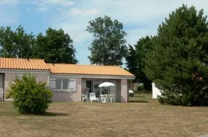 Camping - Celles-sur-Belle - Poitou-Charentes - Base de Loisirs du Lambon