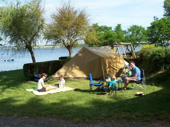 Camping - Salles-Curan - Midi-Pyrénées - Beau Rivage