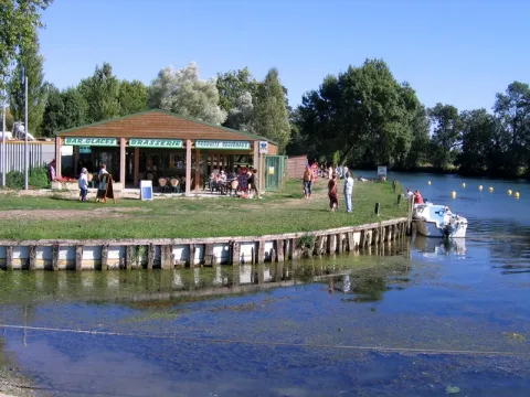 Camping - Chaniers - Poitou-Charentes - Belle Rivière